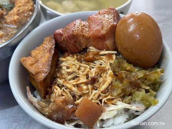 ▲▼台南在地人從小吃到大的「阿秋浮水土魠魚羹」。（圖／部落客台南好food遊提供）