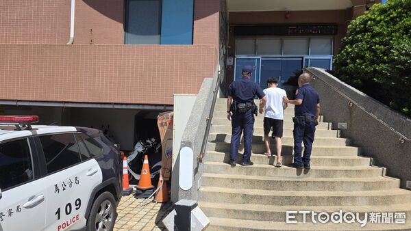 ▲▼       馬公市石泉里空地停車場疑似鳴槍案　馬警火速查明真相      。（圖／記者陳洋翻攝）