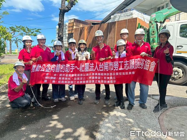 ▲台南市勞工局持續號召「做工行善團」志工，協助弱勢家庭改善居住環境，並在丹娜絲颱風過後投入災後重建。（圖／記者林東良翻攝，下同）