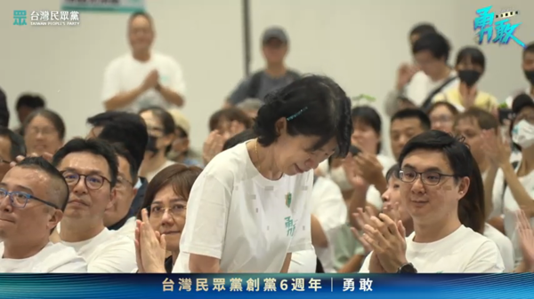 ▲陳佩琪向民眾黨支持者致意。（圖／民眾黨提供）