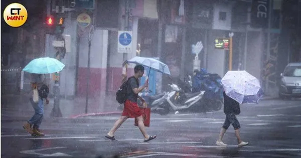 今年第11號颱風「楊柳」來勢洶洶，中央氣象署路徑潛勢預報圖顯示將是穿心颱。（示意圖／劉耿豪攝）