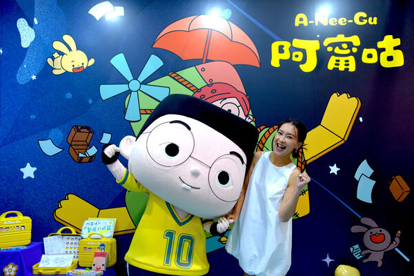 ▲陳瑋薇懷二寶現身文博會力挺《小兒子阿甯咕》。（圖／夢田影像提供）