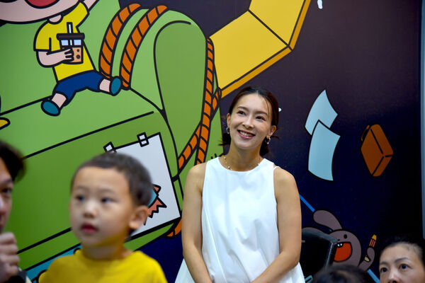 ▲陳瑋薇懷二寶現身文博會力挺《小兒子阿甯咕》。（圖／夢田影像提供）