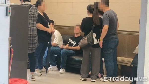 ▲▼ 17歲女遭撞拋飛慘死！中和凌晨奪命車禍影片曝　父認屍痛哭癱坐 。（圖／記者陳以昇翻攝）