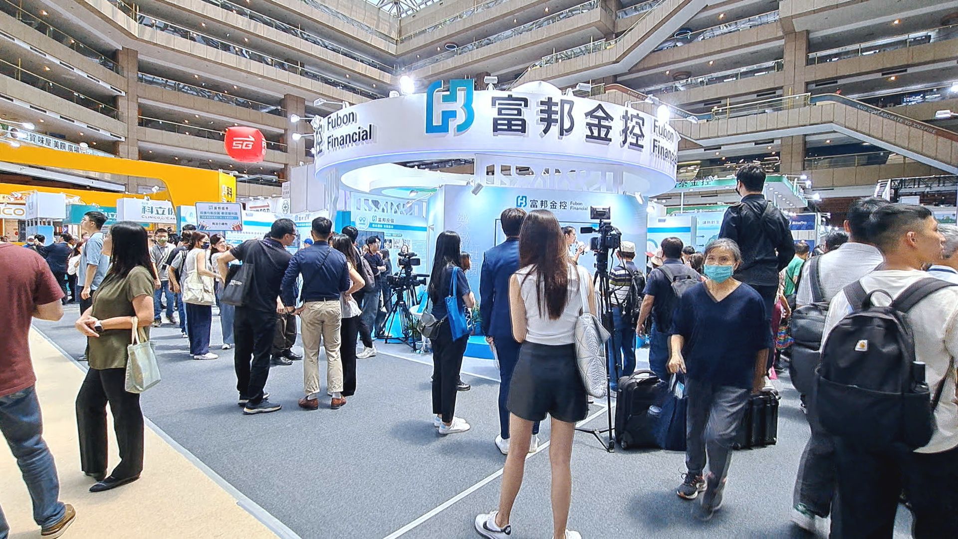 ▲『銀』在規劃點！富邦攜五大子公司首度亮相高齡博覽會 打造一站式樂齡金融服務▼             。（圖／記者鄭遠龍攝）