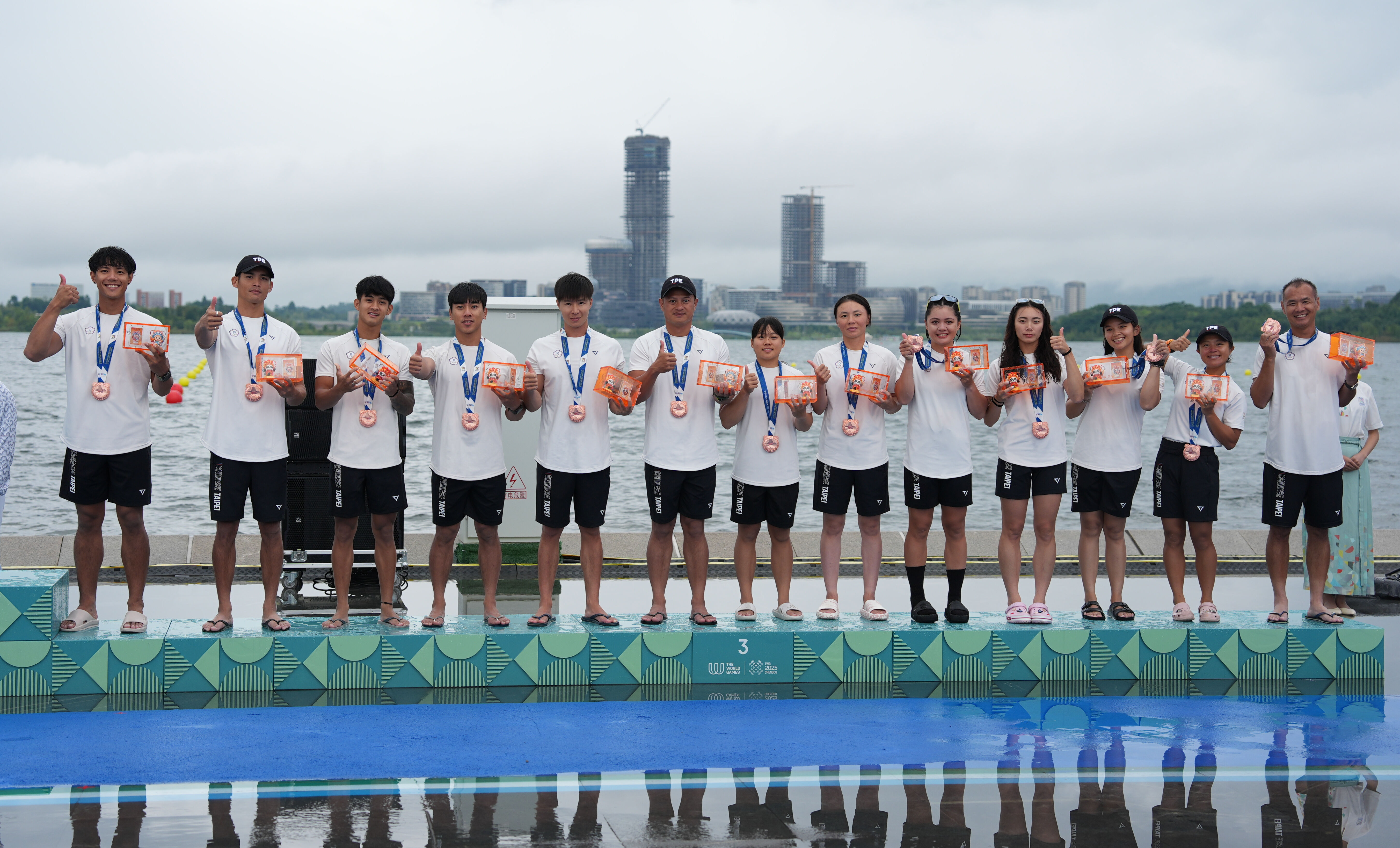 ▲▼成都世運會，中華龍舟代表隊在8人座200公尺摘銅。（圖／中華奧會提供）