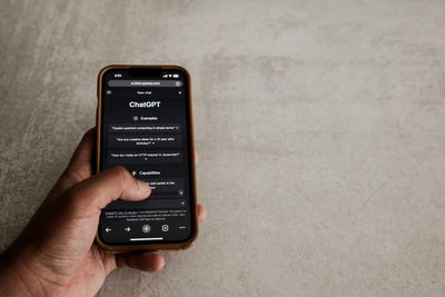 長期與ChatGPT聊天恐患「AI精神病」　專家警告：3大妄想症狀