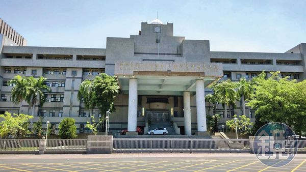 高雄地院（圖）同意法官張浩銘調職，但新北地院拒收，衍生出盜帳號假案。