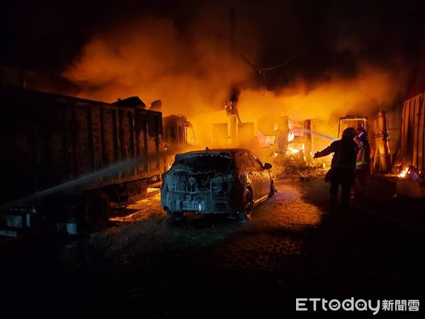 ▲▼基隆七堵環保公司火警。（圖／記者郭世賢翻攝）