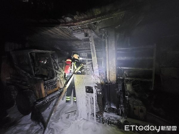 ▲▼基隆七堵環保公司火警。（圖／記者郭世賢翻攝）