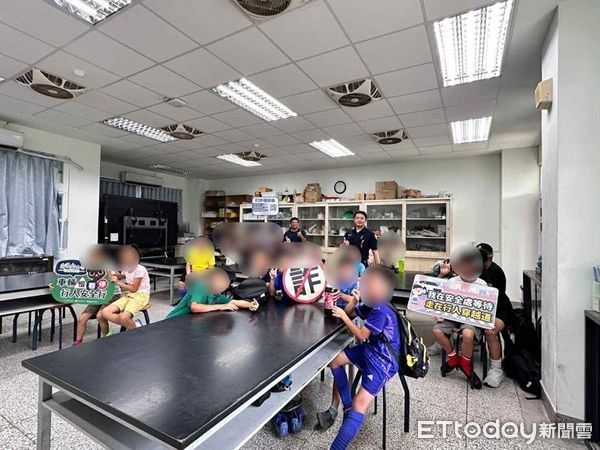 ▲永樂派出所日前前往康樂國小暑期夏令營活動進行宣導。（圖／記者楊晨東翻攝）