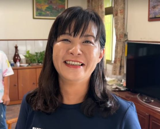 ▲埔鹽鄉長許文萍帶隊垃圾破袋找阿嬤的假牙。（圖／記者唐詠絮翻攝）