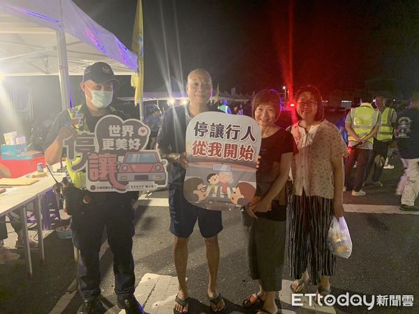 ▲新豐派出所推廣交通安全與防詐騙宣導。（圖／記者楊晨東翻攝）