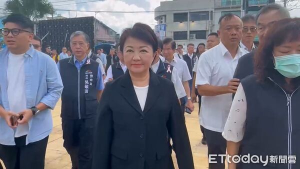 ▲▼   盧秀燕10:30率市府團隊到          。（圖／記者白珈陽攝）