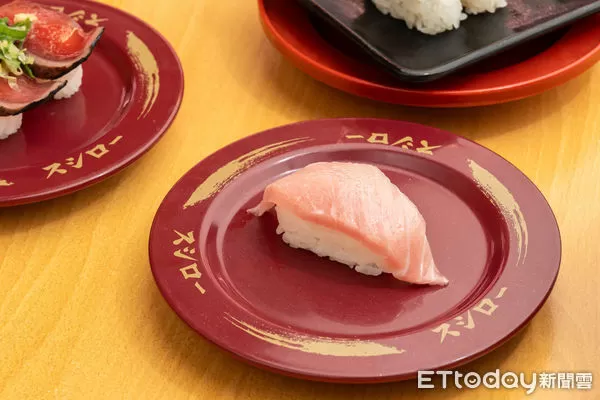▲壽司郎淡水新市店今日試營運　極上鮪魚大腹特價40元 。（圖／壽司郎提供）