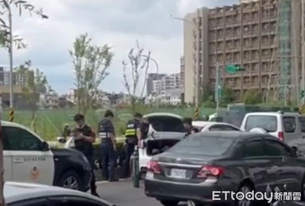 ▲萬姓男子毒駕後接連撞車，警方獲報前往查緝。（圖／記者楊熾興翻攝、下同）