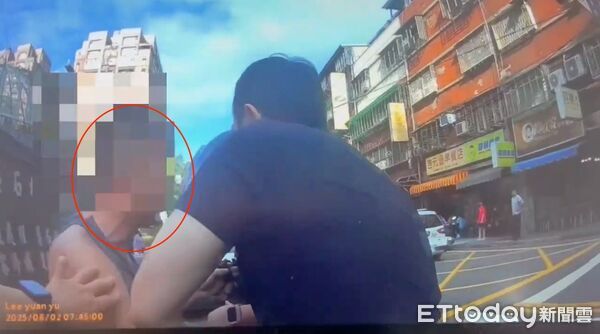 ▲▼楊男酒駕被警方攔下搜出水果刀             。（圖／記者陳以昇翻攝）