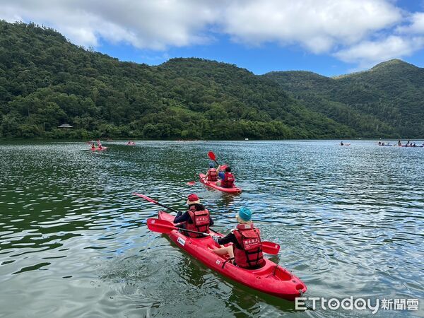 ▲▼活動包含食魚教育體驗、天文望遠鏡實作教學、SUP立式划槳或獨木舟、重型帆船操作以及夜航觀星等豐富行程。（圖／花蓮市公所提供，下同）