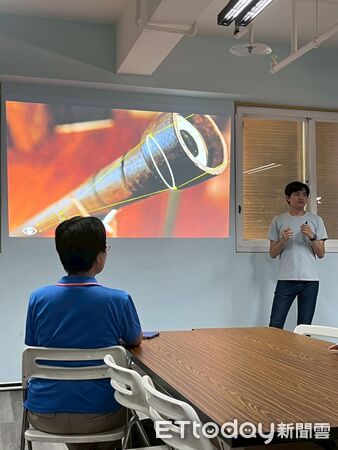 ▲▼活動包含食魚教育體驗、天文望遠鏡實作教學、SUP立式划槳或獨木舟、重型帆船操作以及夜航觀星等豐富行程。（圖／花蓮市公所提供，下同）