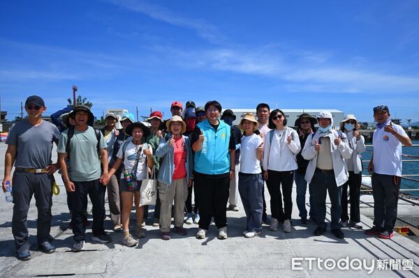 ▲▼活動包含食魚教育體驗、天文望遠鏡實作教學、SUP立式划槳或獨木舟、重型帆船操作以及夜航觀星等豐富行程。（圖／花蓮市公所提供，下同）