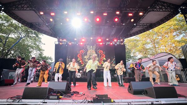 ▲▼ 阿爆攜手那屋瓦少女隊嗨翻紐約中央公園。（圖／物子巡演工作室 Taiwanese Waves 提供）