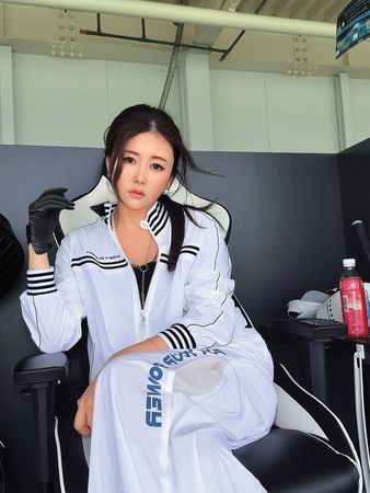 麻衣為婚姻淡出近十年，最近在社群分享日本媽媽的生活方式，期盼獲得網友喜愛。（服裝提供Cozy Punch）