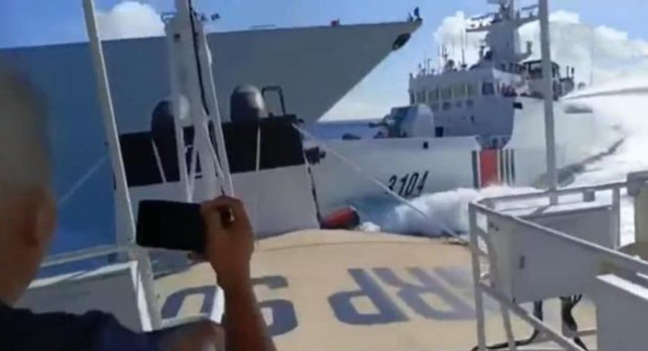 ▲▼南海黃岩島烏龍！為了驅逐菲律賓巡邏艇，中國052D型桂林艦與中國海警3104艦互撞。（圖／翻攝自菲律賓官網）