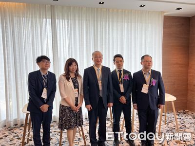 鑽石生技辦亞太生技投資論壇 楊泮池喊「三力齊發」拼走向國際