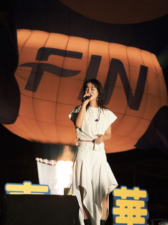 ▲▼ 丁噹熱氣球嘉年華壓軸演出。（圖／相信音樂提供）