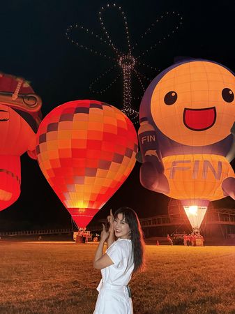 ▲▼ 丁噹首次看熱氣球。（圖／相信音樂提供）