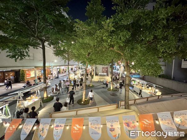 ▲中山站1號出口2樓觀景平台,中山站1號出口,中山站日系市集。（圖／記者彭懷玉攝）