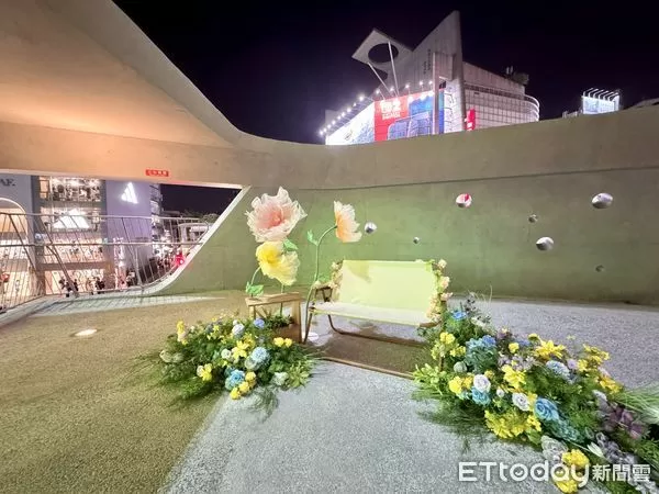 ▲中山站1號出口2樓觀景平台,中山站1號出口,中山站日系市集。（圖／記者彭懷玉攝）