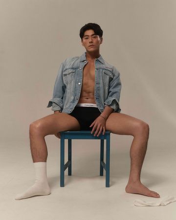 ▲李程彬大秀健身一年的巨肌。（圖／東旭九翔娛樂提供）