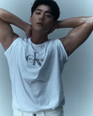 ▲李程彬大秀健身一年的巨肌。（圖／東旭九翔娛樂提供）