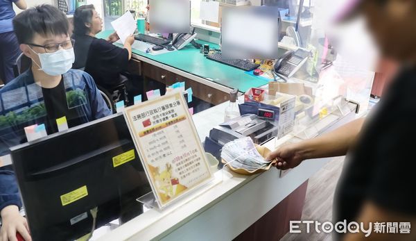 ▲屏東執行分署人員小琉球催討款項。（圖／屏東執行分署提供）