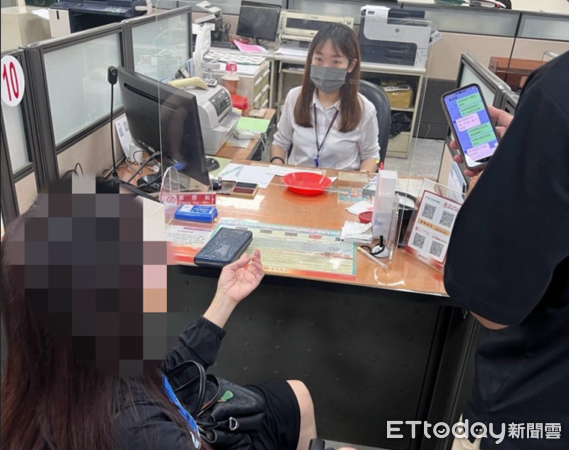 ▲內埔警分局員警阻陳婦被騙。（圖／記者陳崑福翻攝）