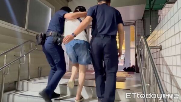 ▲▼疑被虐的男嬰保母到新莊分局接受訊問，男嬰父母到新莊分局訊問，鑑識小組到保母家搜索             。（圖／記者陳以昇攝）