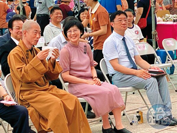 林岱樺團隊的請款單，除了有「委員簽核」欄目，竟有另一欄是「師父簽核」，顯見林岱樺與住持釋煌智關係密切。