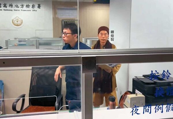 通法寺住持釋煌智以林岱樺父親為名設立基金會，替林岱樺參選高雄市長備戰，卻涉犯公益侵占、偽造文書等罪嫌遭起訴。（鏡新聞提供）