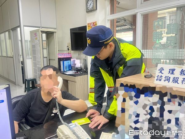 ▲內埔警方協助張婦安心退款。（圖／記者陳崑福翻攝）