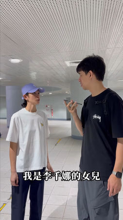 ▲影／李千娜首同框21歲正妹女兒！　神基因「複製貼上」以為照鏡子。（圖／翻攝自李千娜IG）