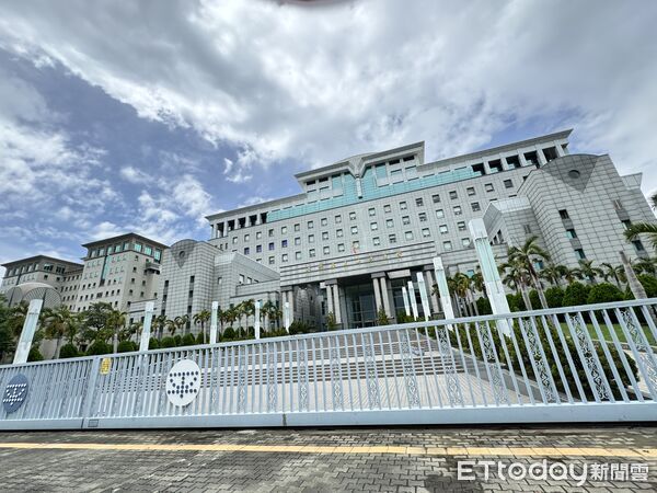 ▲蔡姓前大學副教授被控指女子無罪確定後，向女方提出損害賠償598萬餘元，台南地院審理後認為女方所為與侵權行為之要件不符，判決駁回蔡男請求。（圖／記者林東良攝）