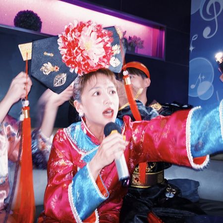 ▲鬼鬼生日辦「還珠格格派對」！　演藝圈好友全扮成格格阿哥狂歡。（圖／翻攝自IG／大文）