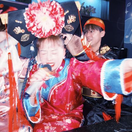 ▲鬼鬼生日辦「還珠格格派對」！　演藝圈好友全扮成格格阿哥狂歡。（圖／翻攝自IG／大文）