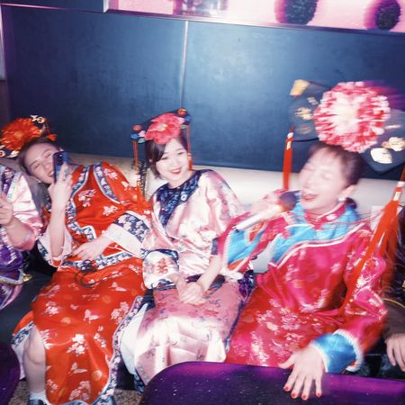 ▲鬼鬼生日辦「還珠格格派對」！　演藝圈好友全扮成格格阿哥狂歡。（圖／翻攝自IG／大文）