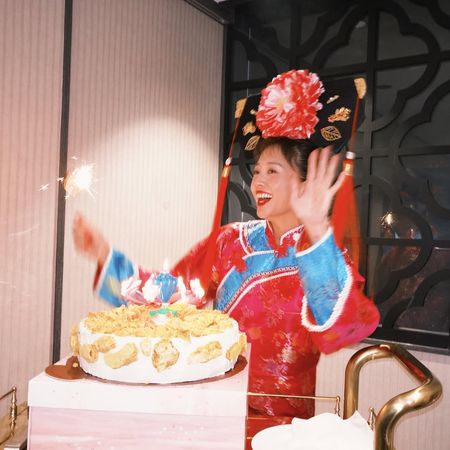 ▲鬼鬼生日辦「還珠格格派對」！　演藝圈好友全扮成格格阿哥狂歡。（圖／翻攝自IG／大文）