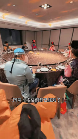 ▲鬼鬼生日辦「還珠格格派對」！　演藝圈好友全扮成格格阿哥狂歡。（圖／翻攝自IG／阿本）