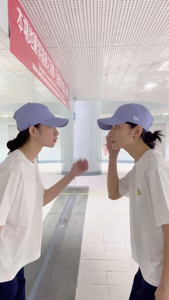 ▲影／李千娜首同框21歲正妹女兒！　神基因「複製貼上」以為照鏡子。（圖／翻攝自李千娜IG）