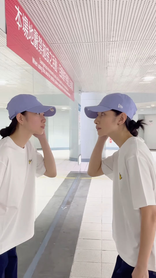 ▲影／李千娜首同框21歲正妹女兒！　神基因「複製貼上」以為照鏡子。（圖／翻攝自李千娜IG）