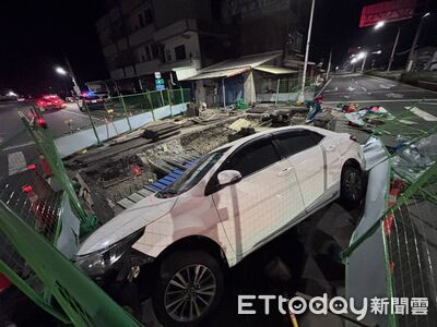 轎車半夜衝進路口工地！學甲警緊急救人　他酒駕身上還有K毒